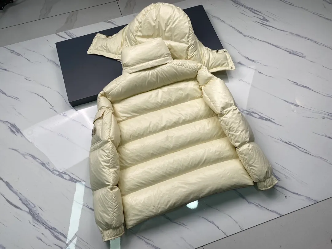 P390 Moncler/ 2026 70 、 。 DNA ， ， 。 Classic ， 、 。 Classic 70 。 Quality， 90 ，Premium Quality ， ，Black ！ Sizes M-3XL